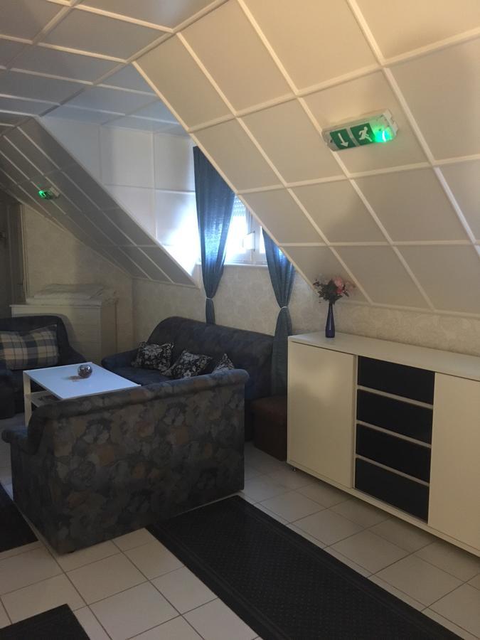 Csini Panzio Drinkbar Hotel Gyál Eksteriør billede
